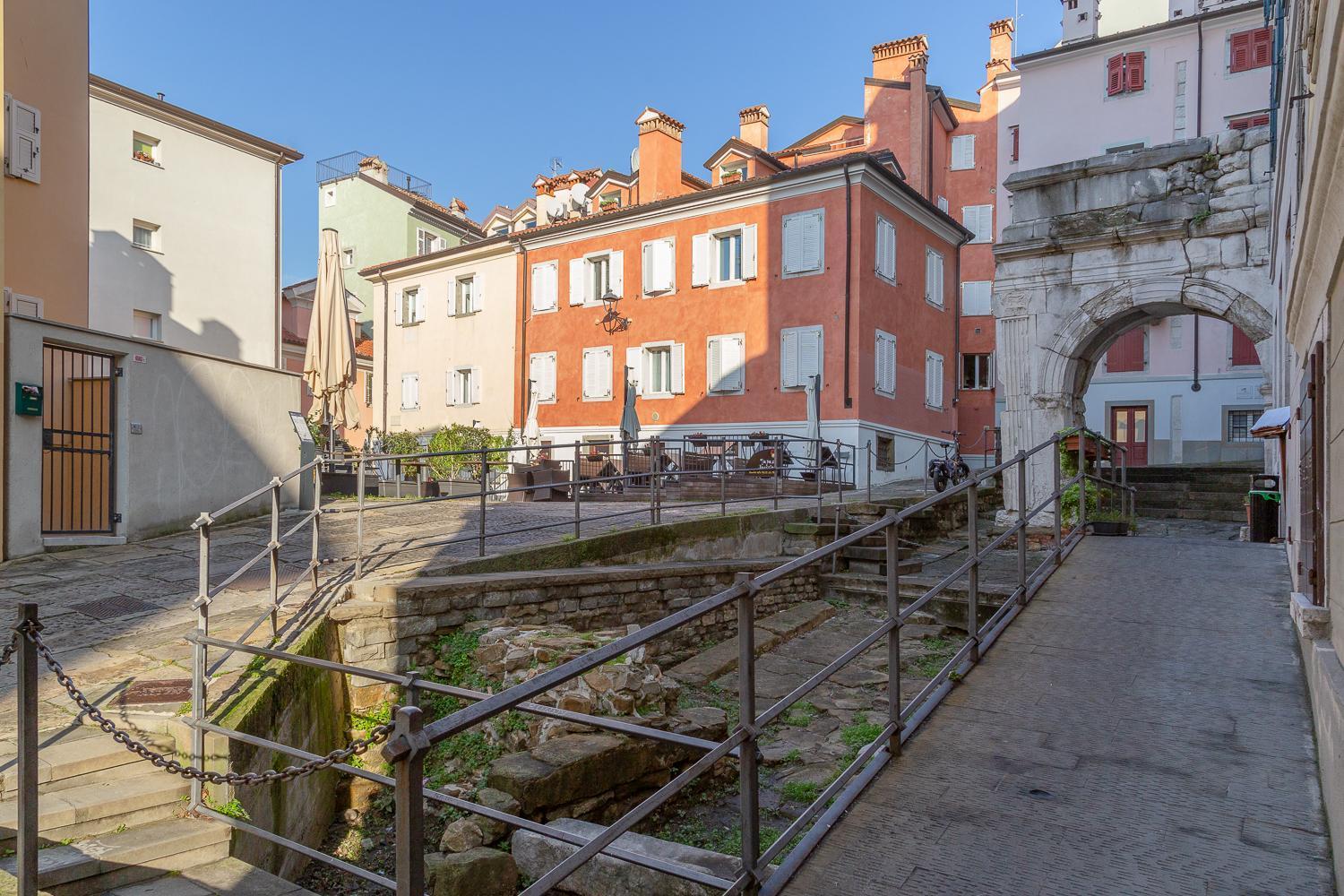 Casa Vacanze Penelope In Centro Storico Trieste Exterior photo